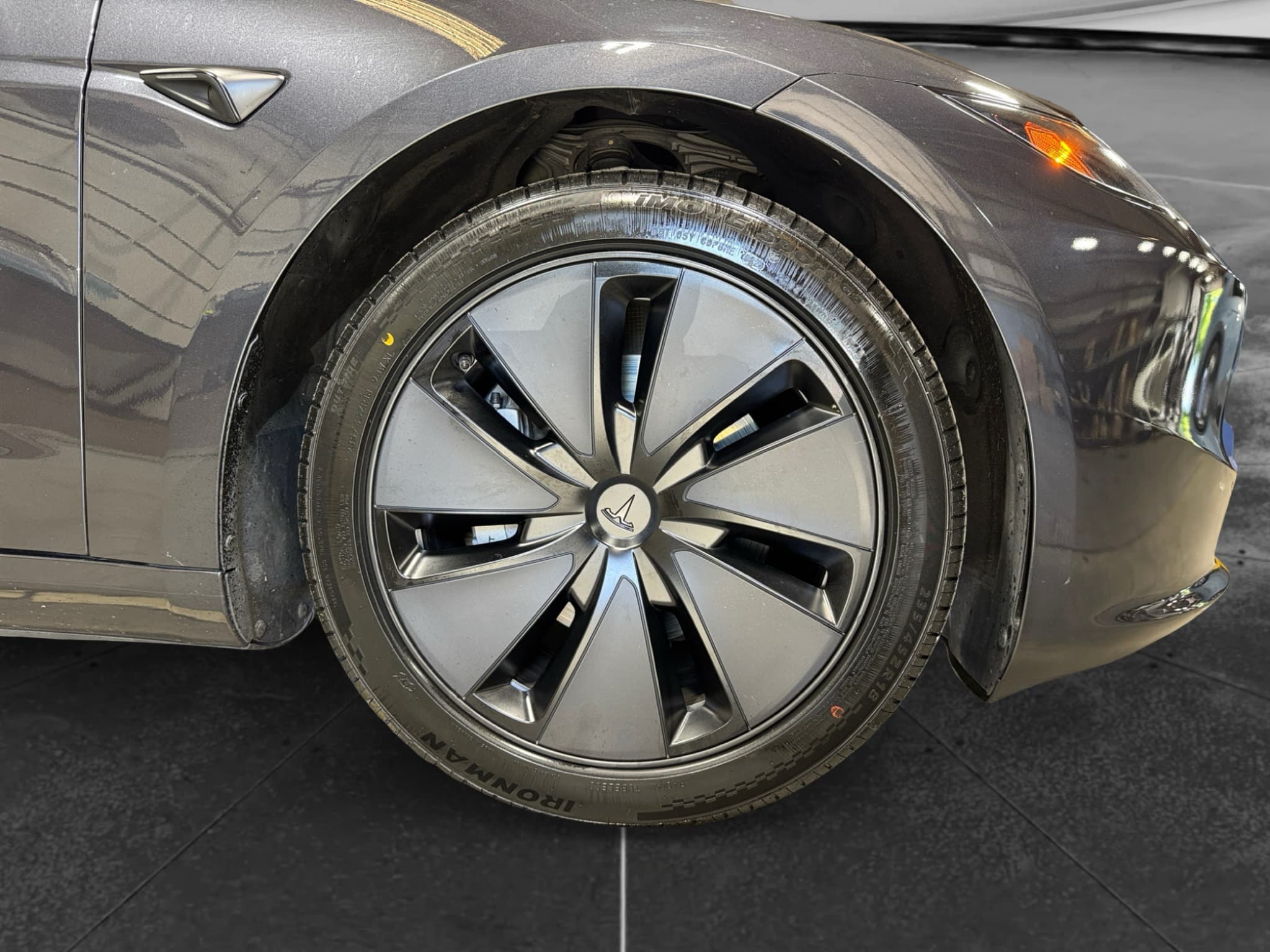 2025 Tesla Model 3 view 35