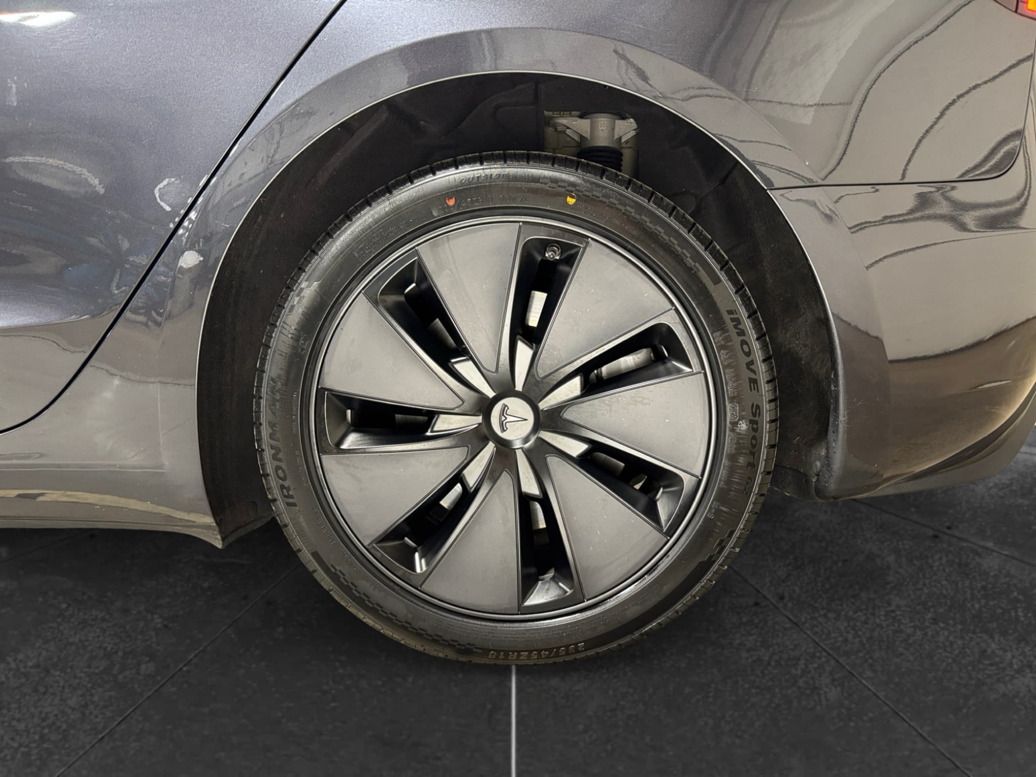 2025 Tesla Model 3 view 31