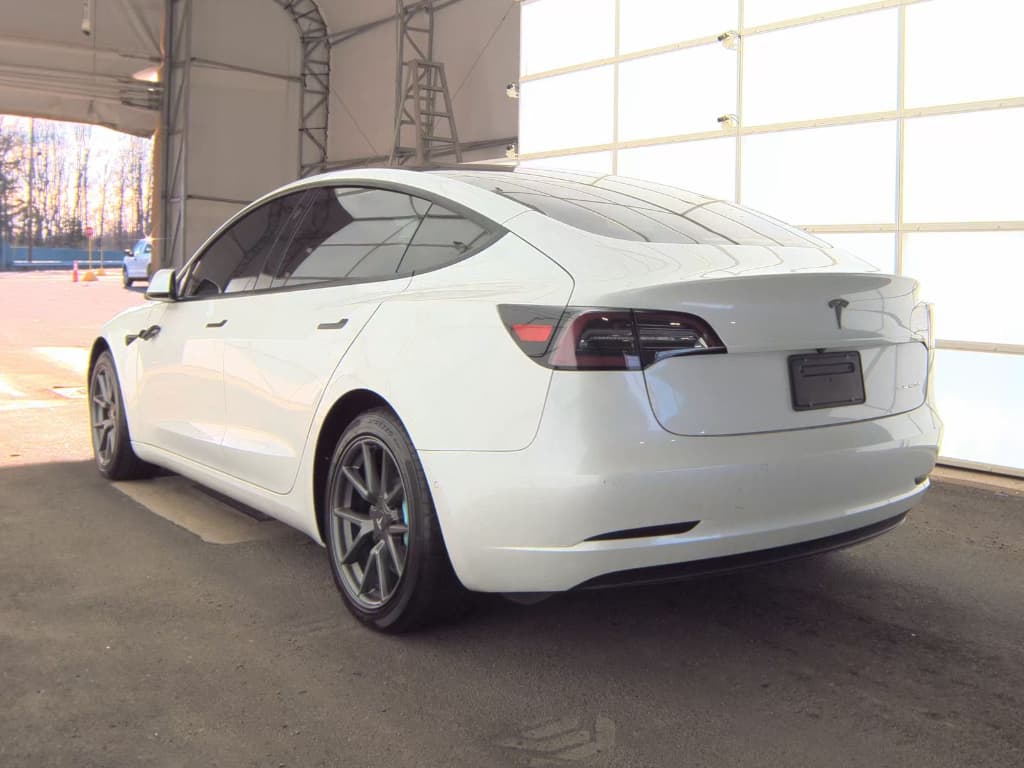 2021 Tesla Model 3 view 4