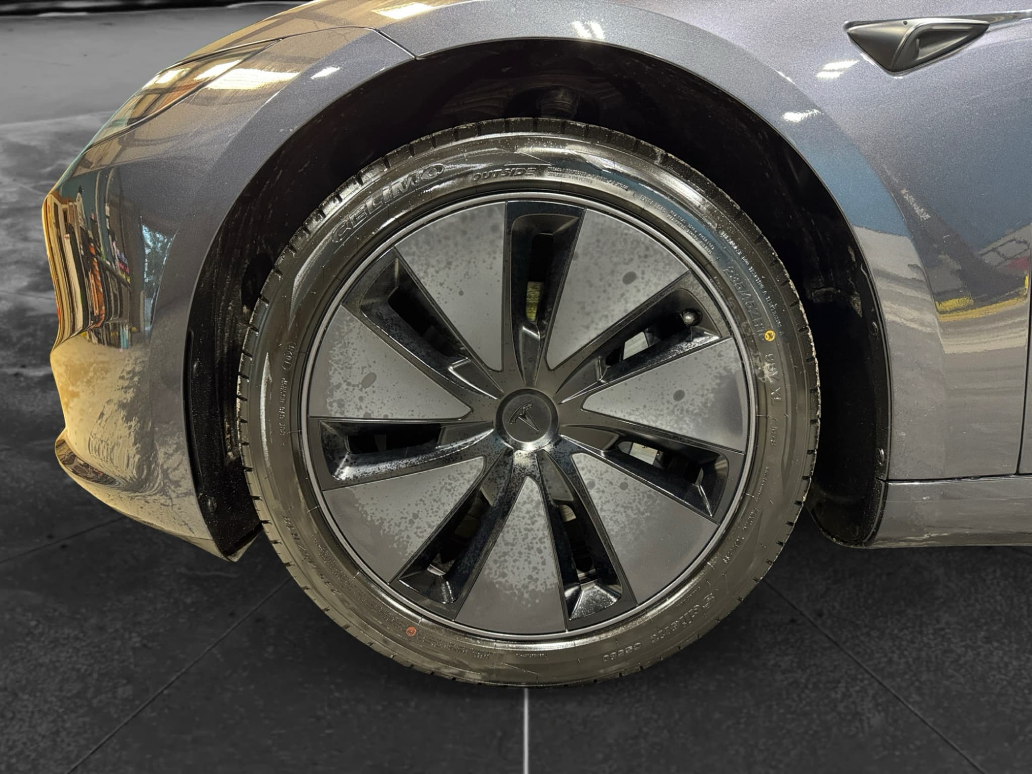2025 Tesla Model 3 view 31