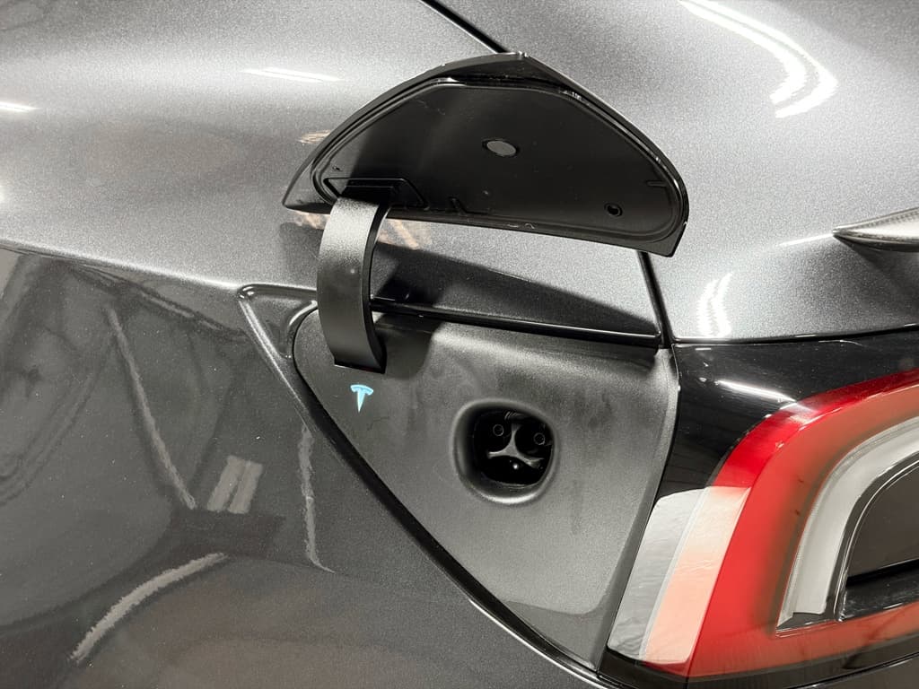 2025 Tesla Model 3 view 5