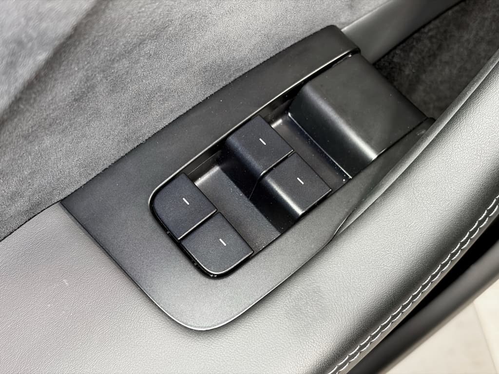 2025 Tesla Model 3 view 7