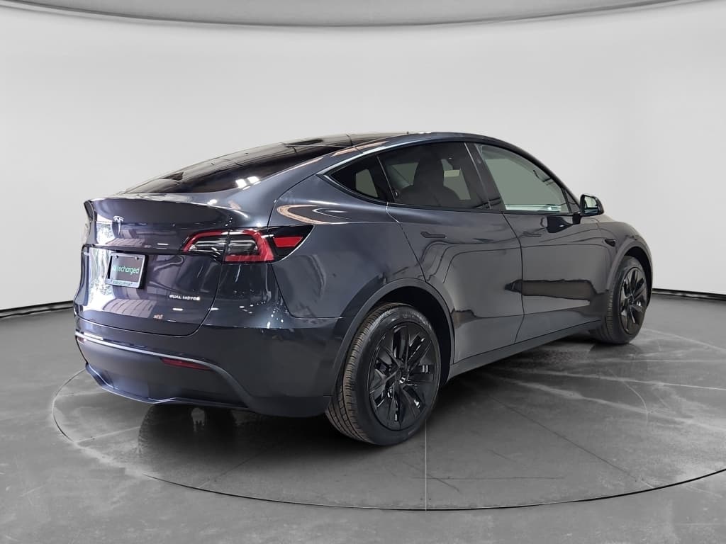 2024 Tesla Model Y view 3
