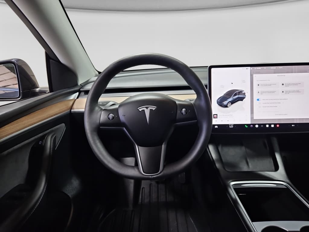 2024 Tesla Model Y view 7