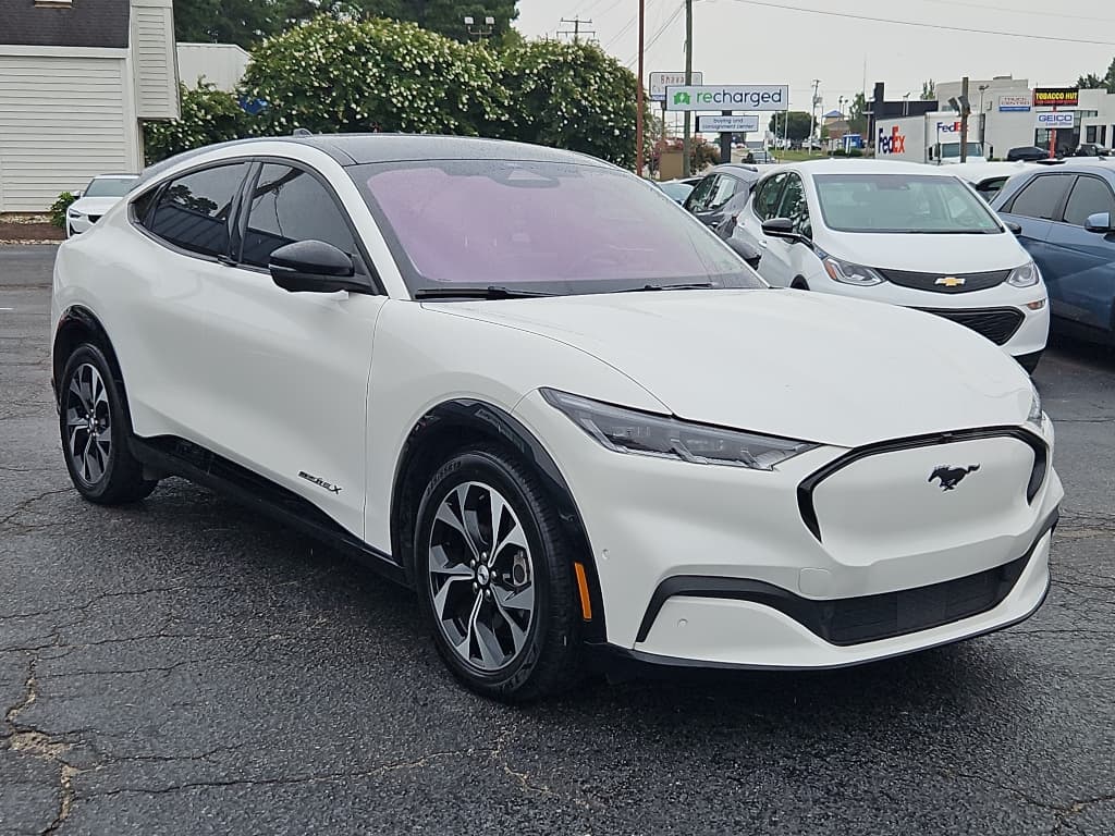 2021 Ford Mustang Mach-E view 4