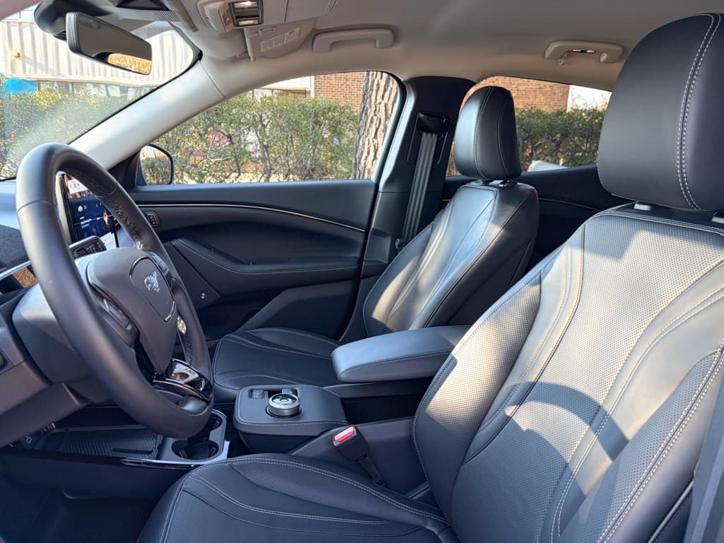 2024 Ford Mustang Mach-E view 17