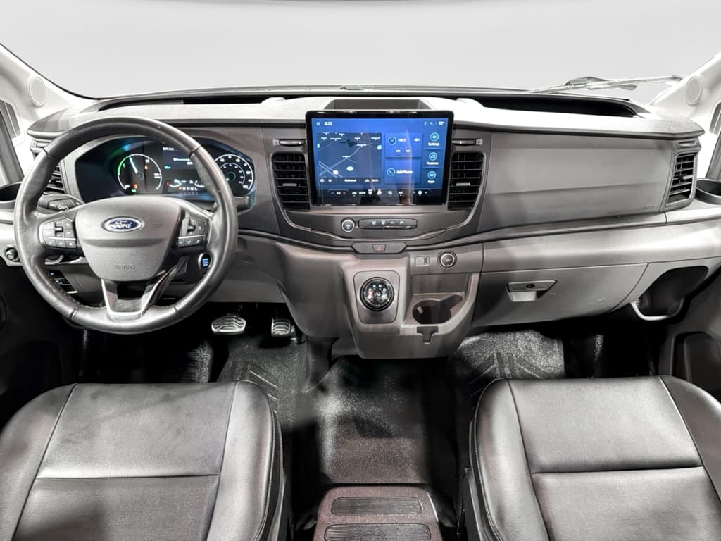 2022 Ford E-Transit view 16
