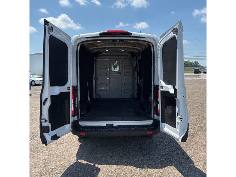 2022 Ford E-Transit view 6