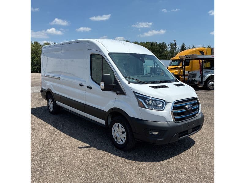 2022 Ford E-Transit view 2
