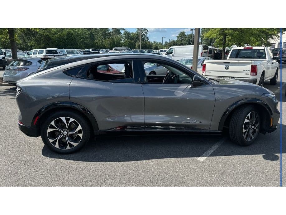 2021 Ford Mustang Mach-E view 4