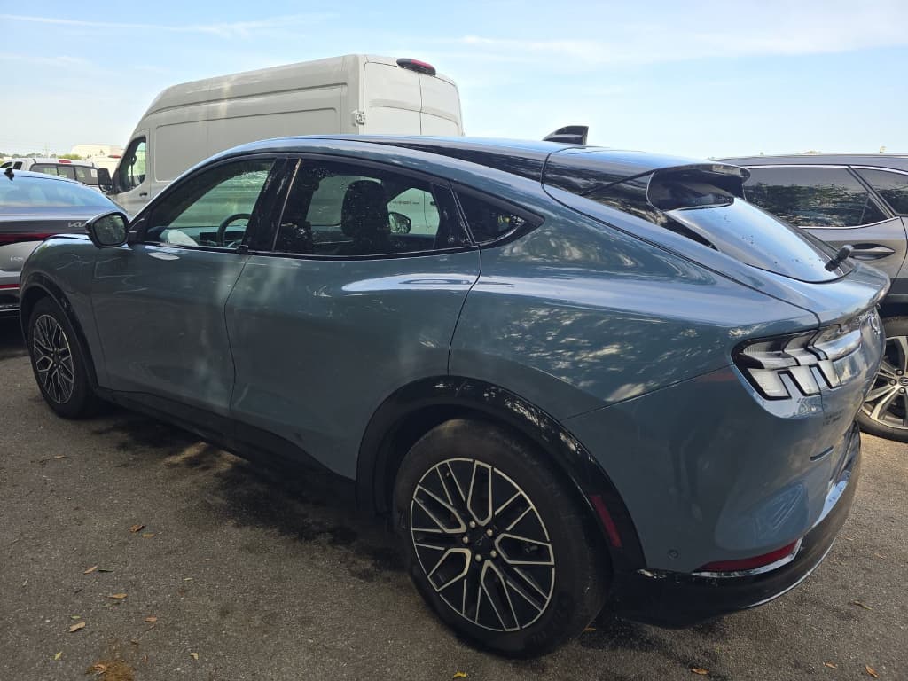 2024 Ford Mustang Mach-E view 4