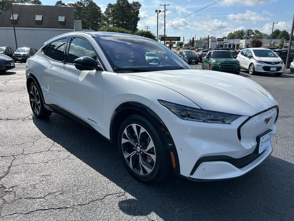 2021 Ford Mustang Mach-E view 4