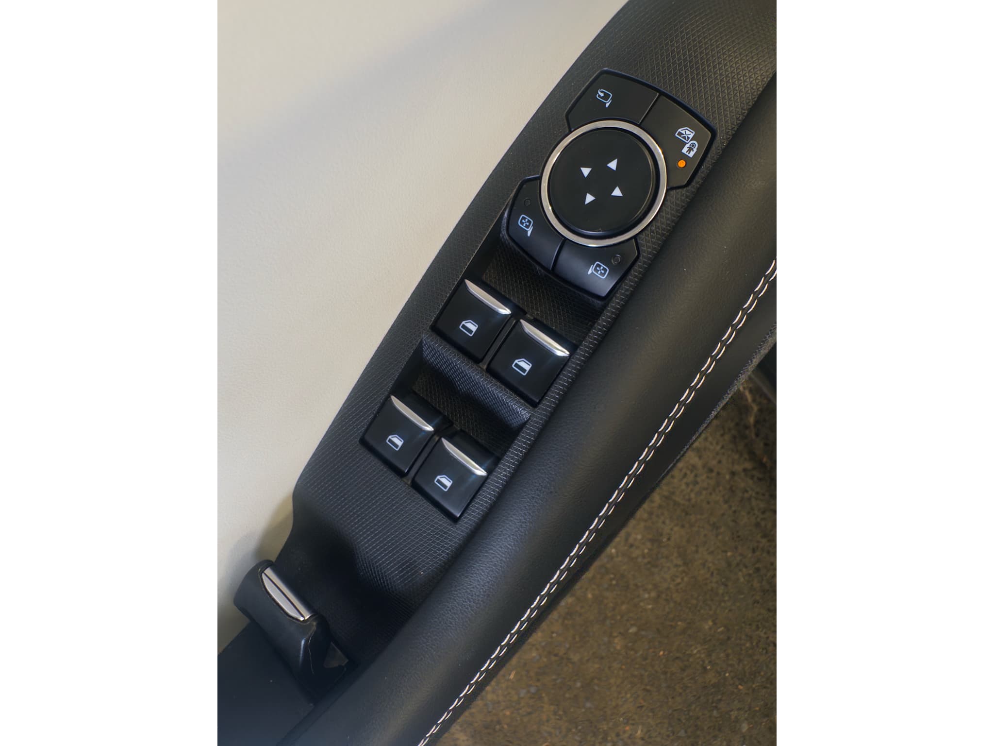 2024 Ford Mustang Mach-E view 17