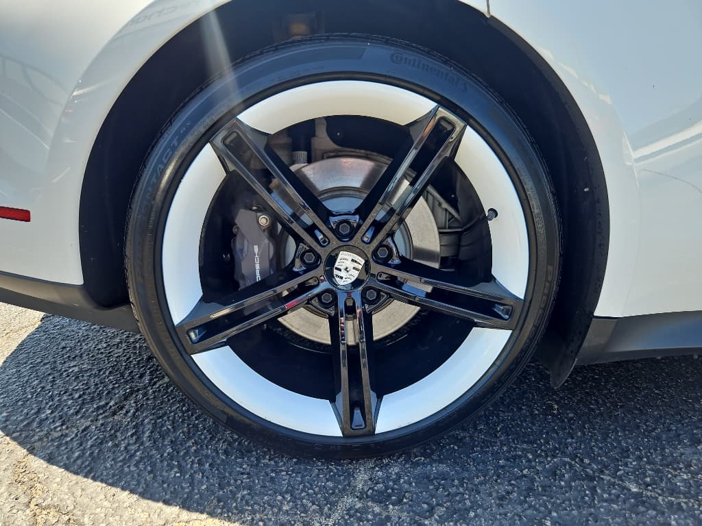 2023 Porsche Taycan view 31