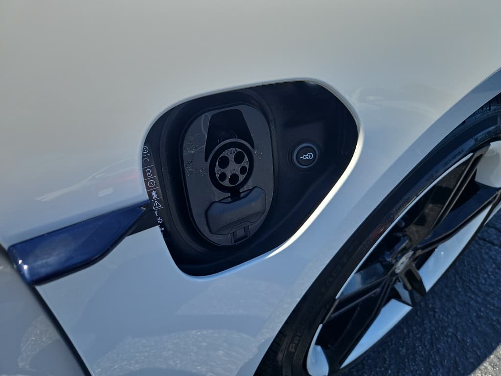 2023 Porsche Taycan view 6