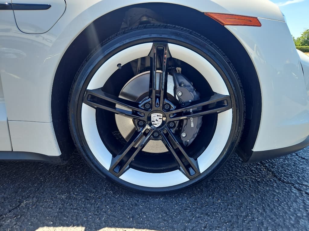 2023 Porsche Taycan view 33