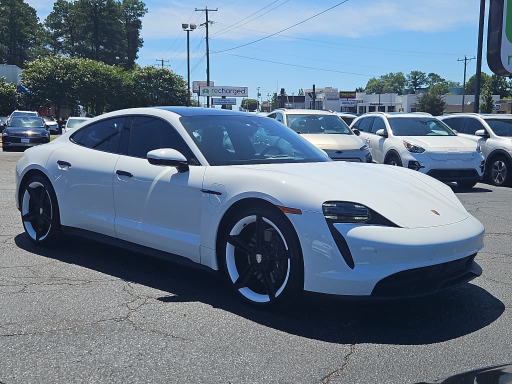 2023 Porsche Taycan view 4