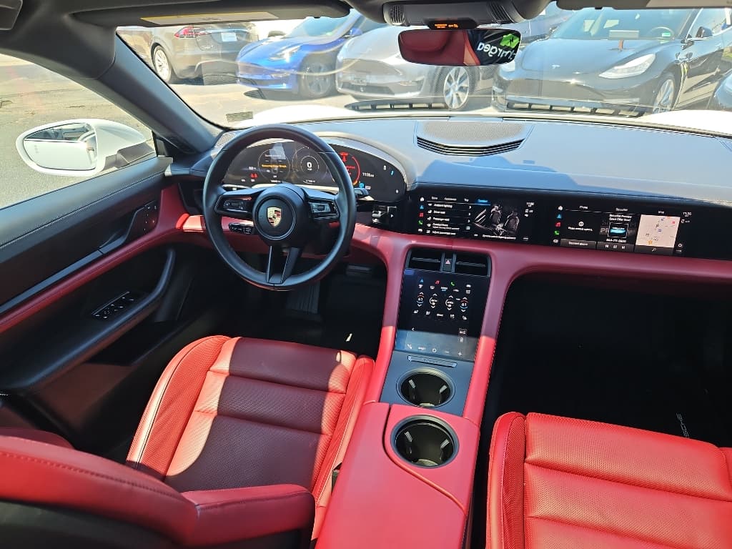 2023 Porsche Taycan view 17