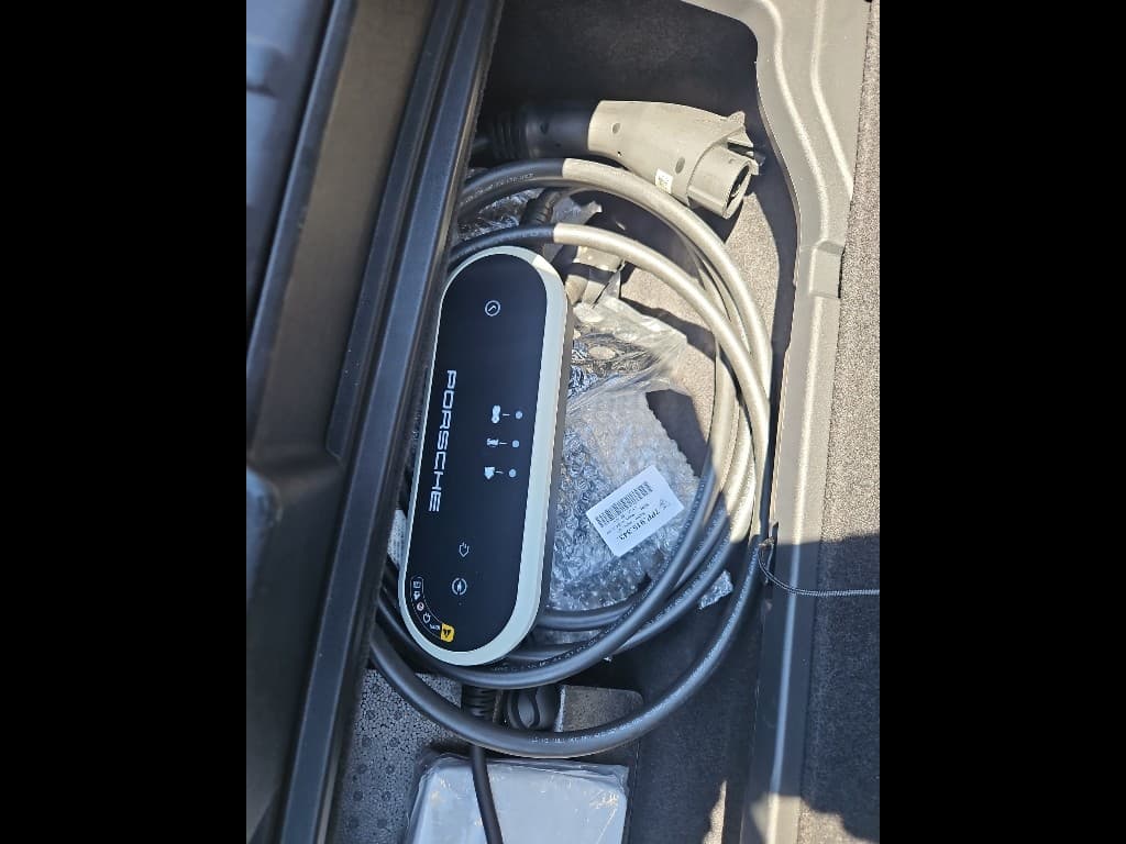 2023 Porsche Taycan view 7