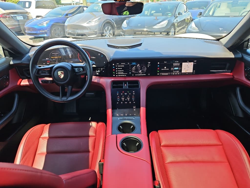 2023 Porsche Taycan view 15
