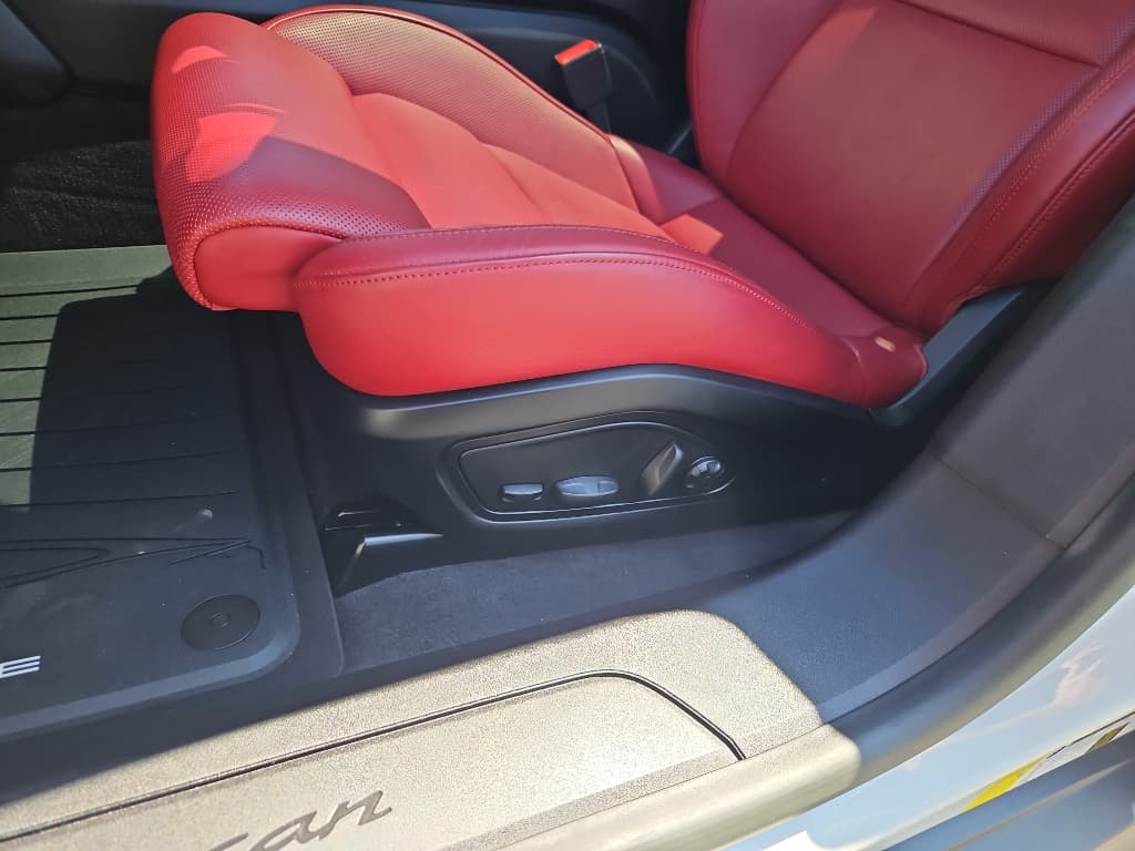 2023 Porsche Taycan view 8
