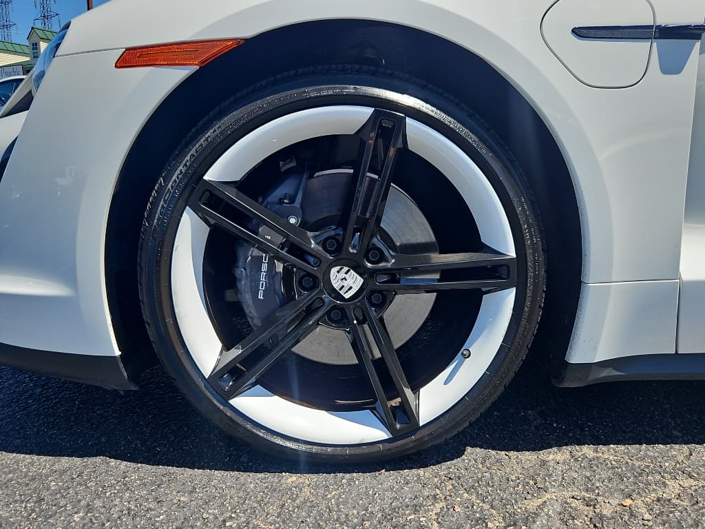 2023 Porsche Taycan view 27