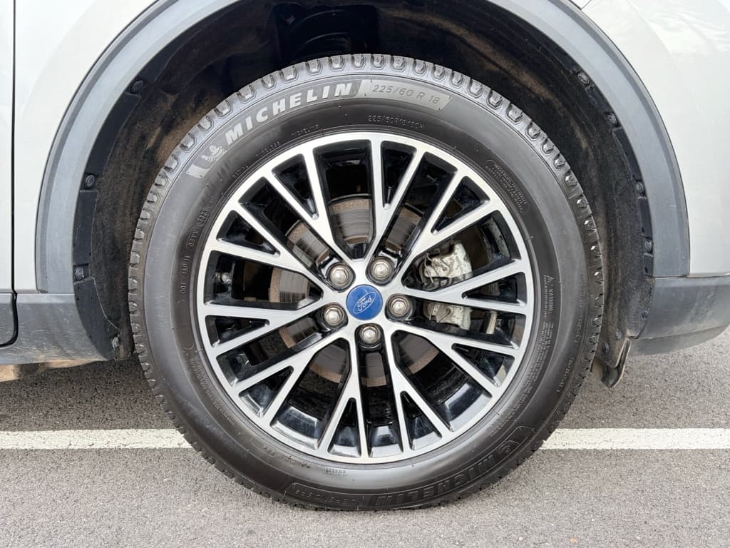 2022 Ford Escape Hybrid view 32