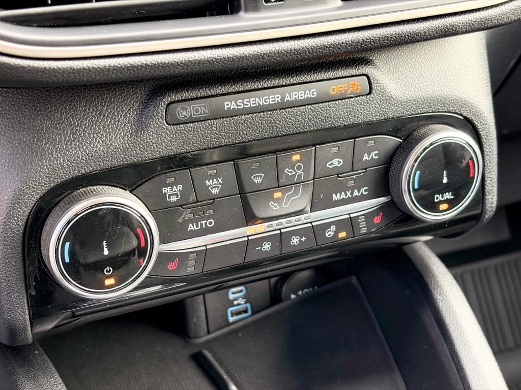 2022 Ford Escape Hybrid view 14