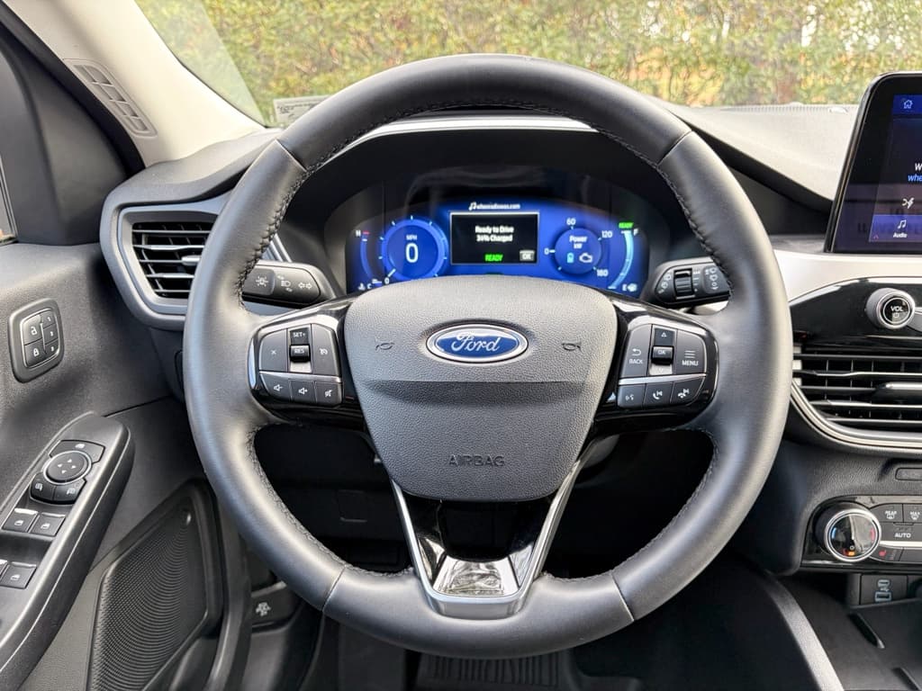 2022 Ford Escape Hybrid view 8