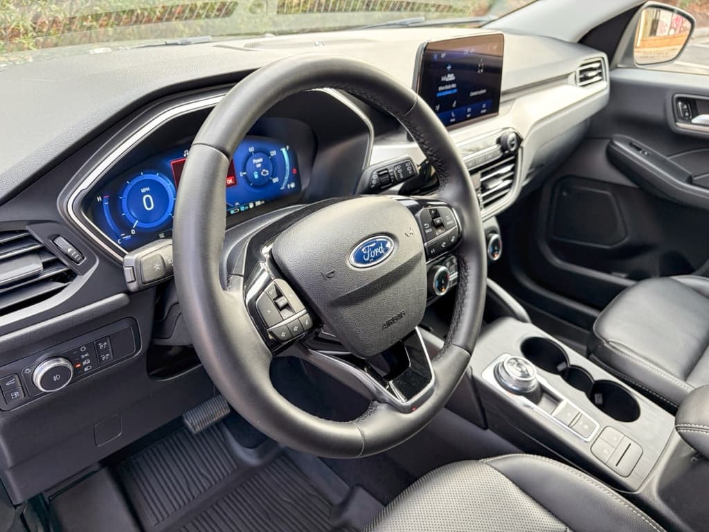 2022 Ford Escape Hybrid view 19