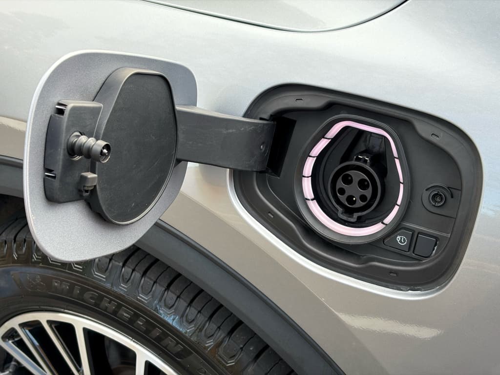 2022 Ford Escape Hybrid view 5