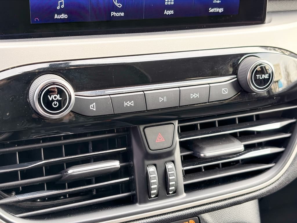 2022 Ford Escape Hybrid view 15