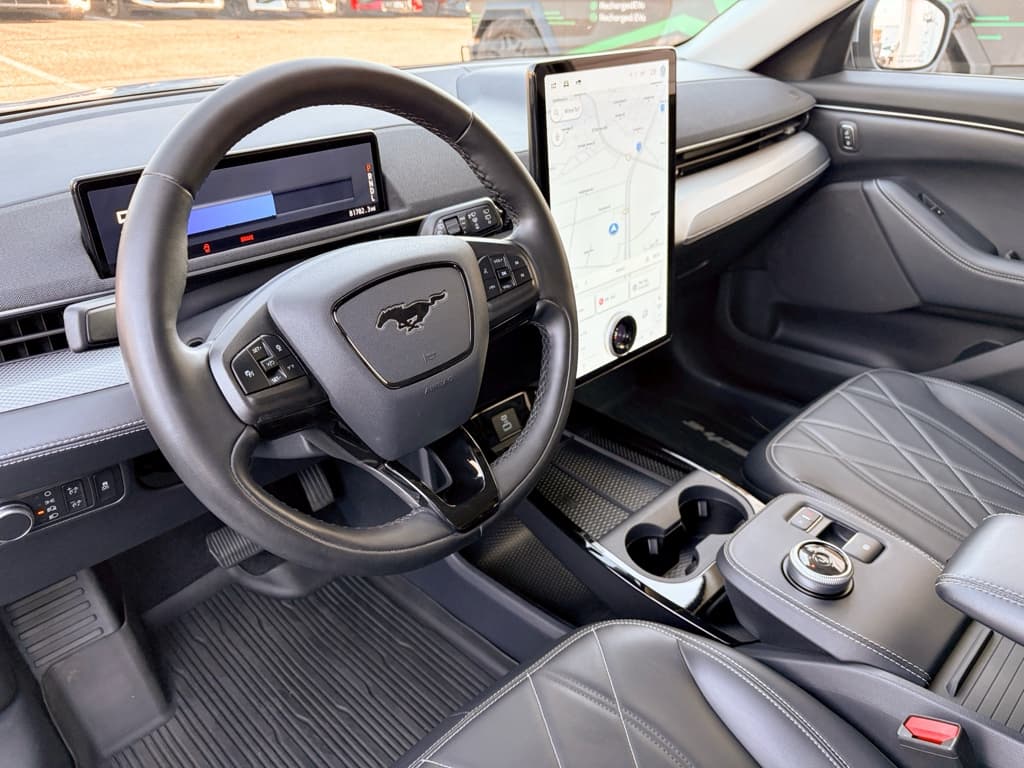 2022 Ford Mustang Mach-E view 19