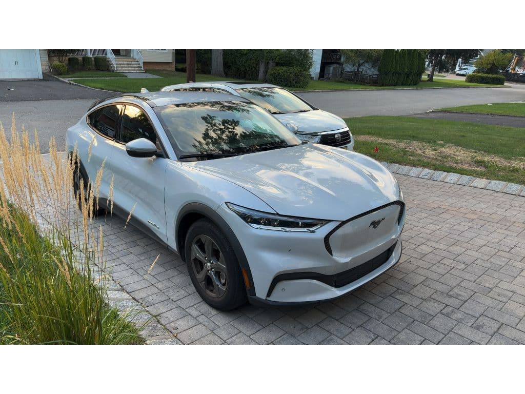 2022 Ford Mustang Mach-E view 4
