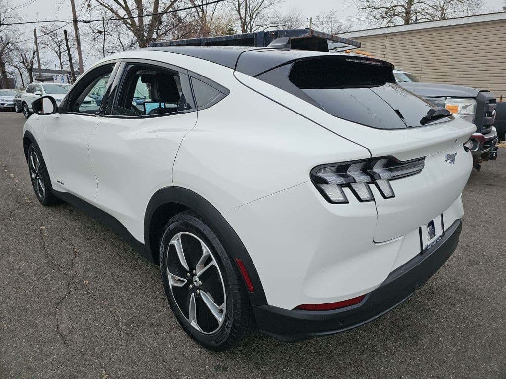 2021 Ford Mustang Mach-E view 4