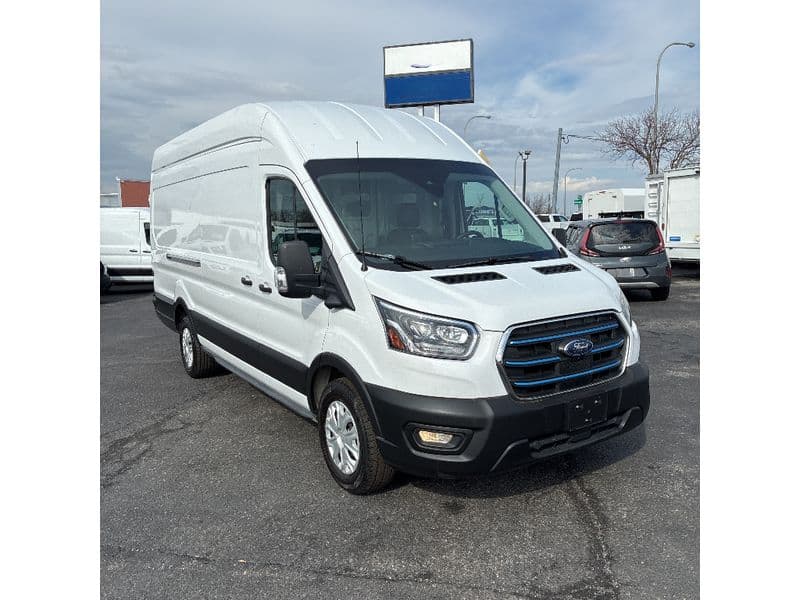 2022 Ford E-Transit view 2