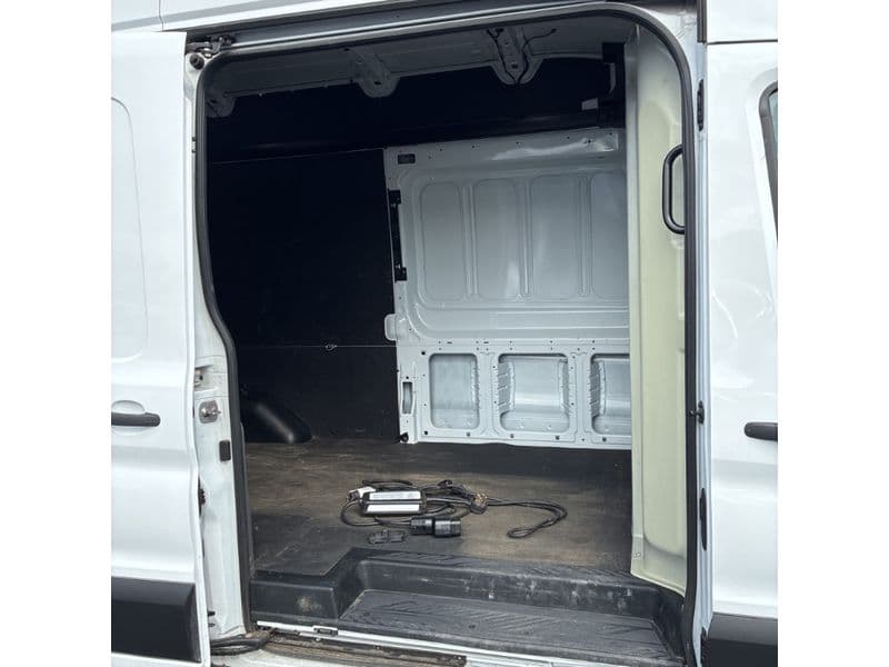 2022 Ford E-Transit view 6