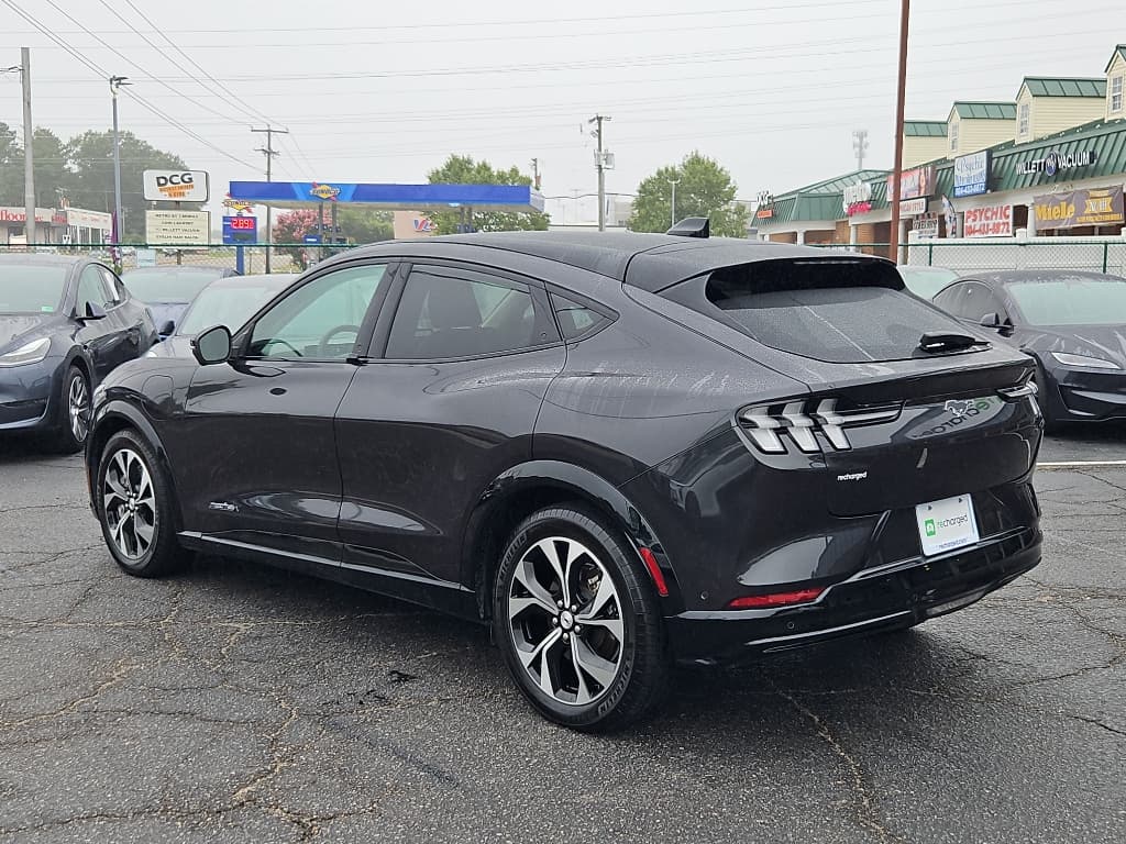 2022 Ford Mustang Mach-E view 4