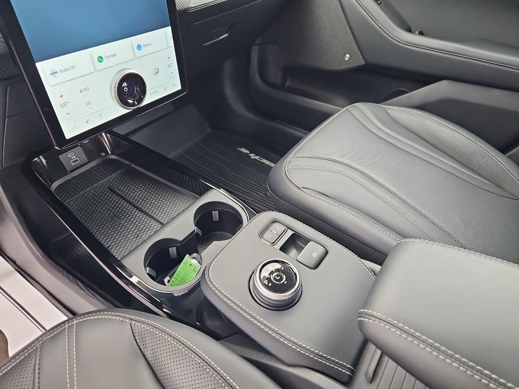 2022 Ford Mustang Mach-E view 15