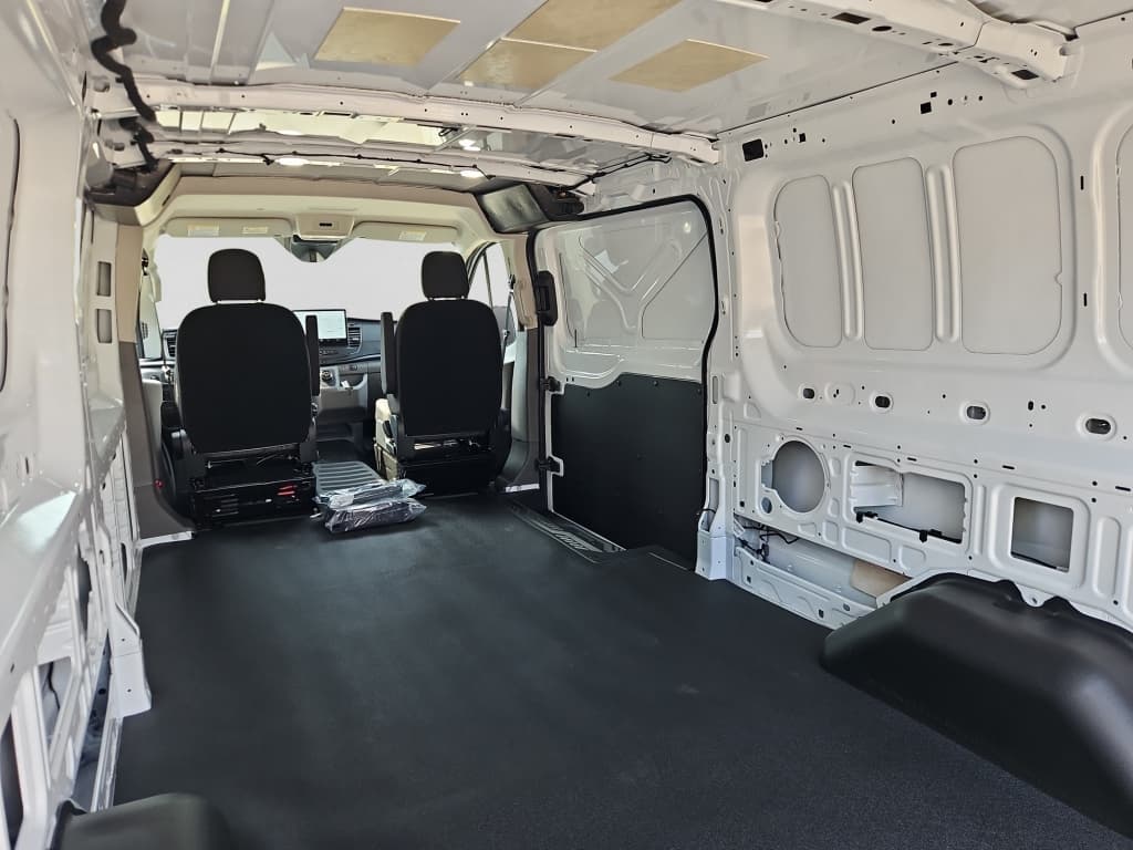 2024 Ford E-Transit view 22