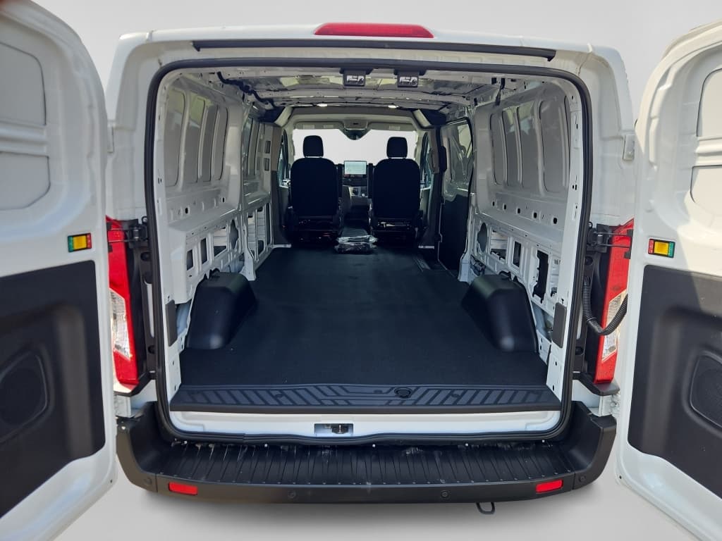 2024 Ford E-Transit view 23