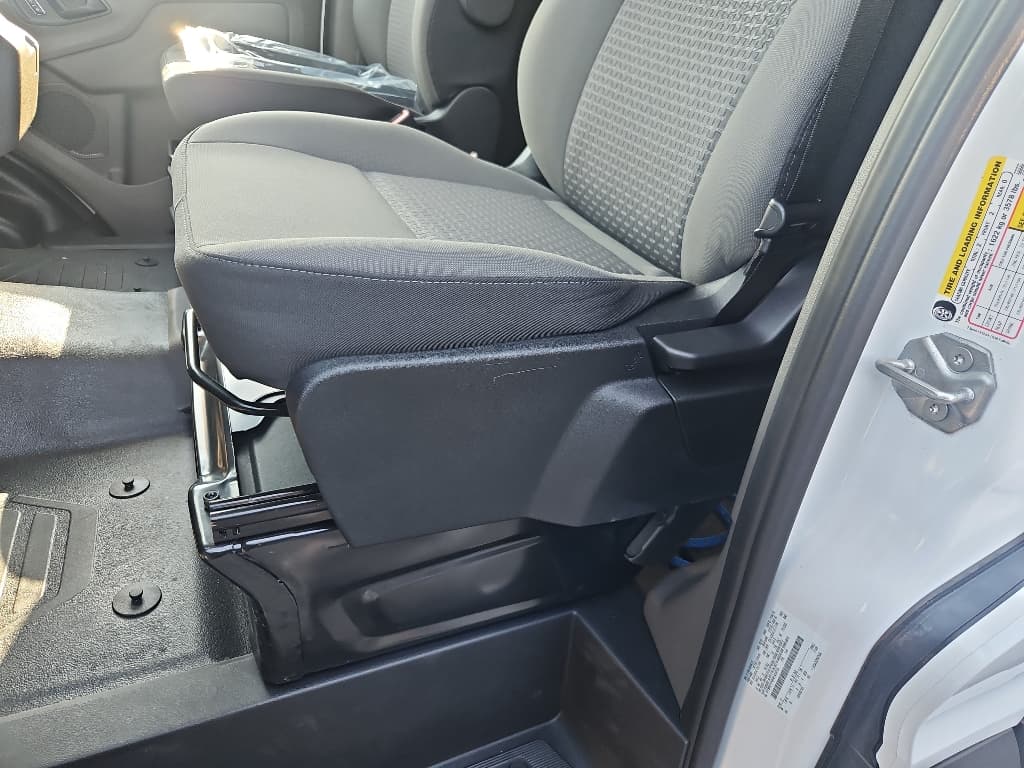 2024 Ford E-Transit view 7