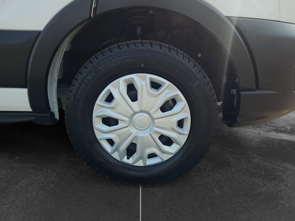 2024 Ford E-Transit view 30