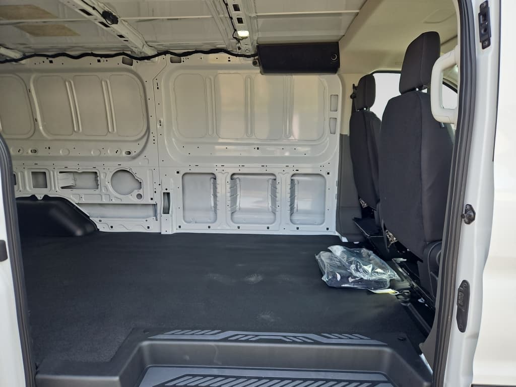 2024 Ford E-Transit view 21