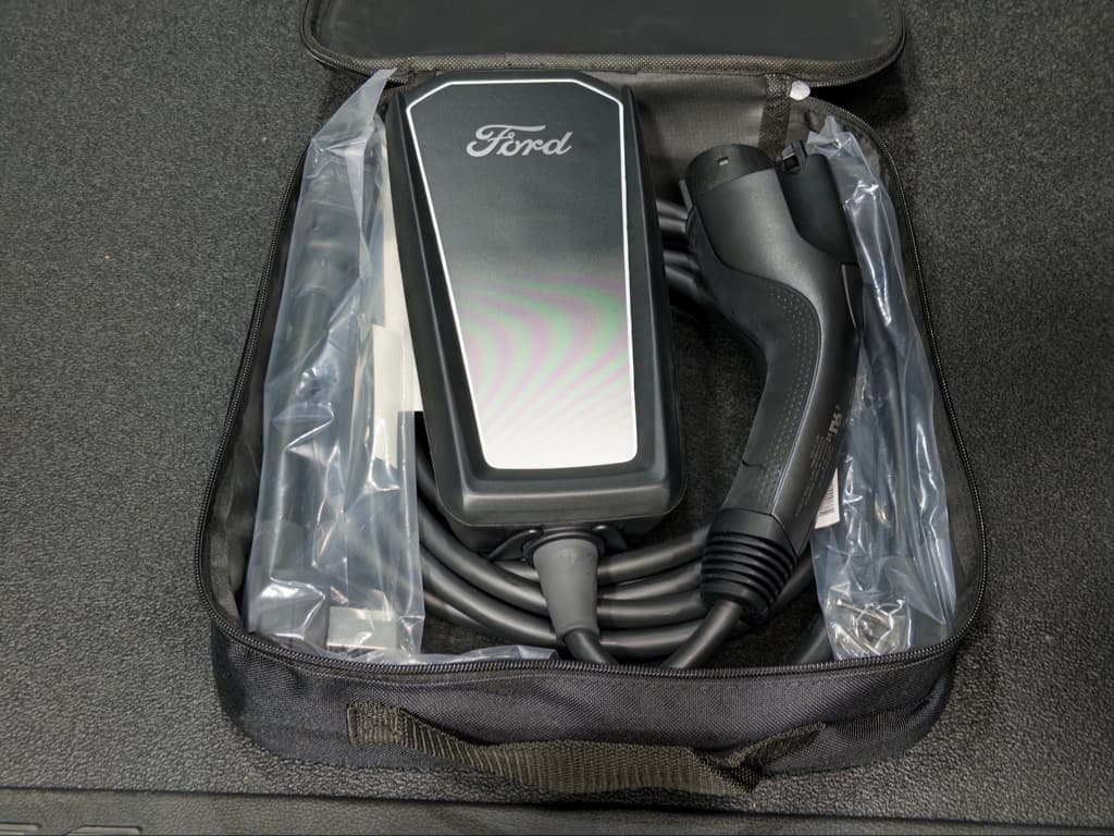 2024 Ford E-Transit view 6