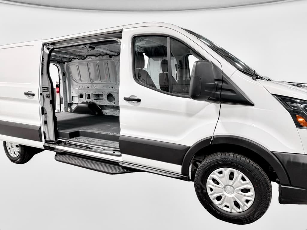 2024 Ford E-Transit view 21