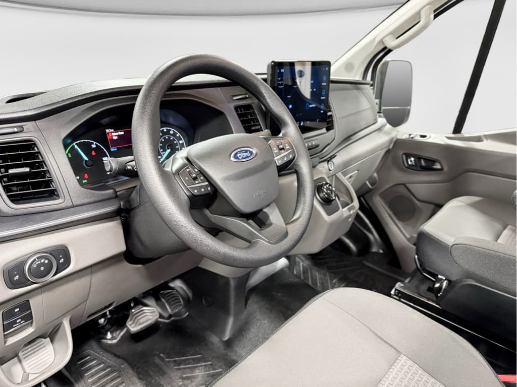 2024 Ford E-Transit view 19