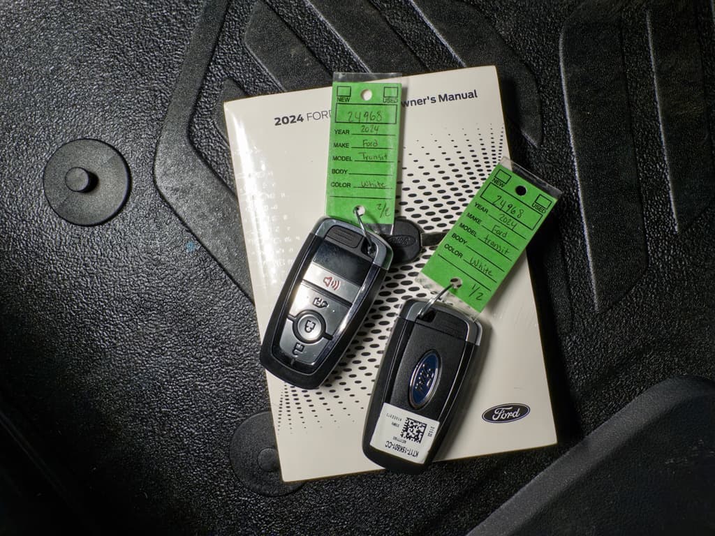 2024 Ford E-Transit view 24
