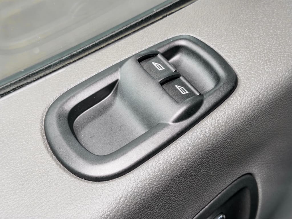 2024 Ford E-Transit view 8