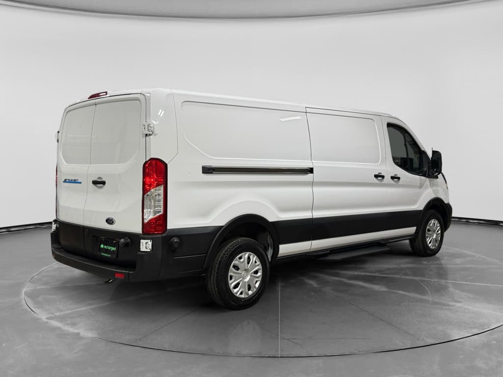 2024 Ford E-Transit view 3